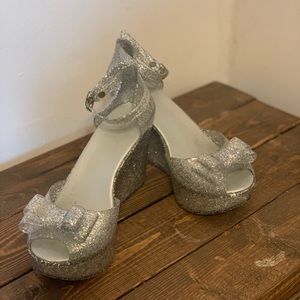 Silver sparkle gelled wedges